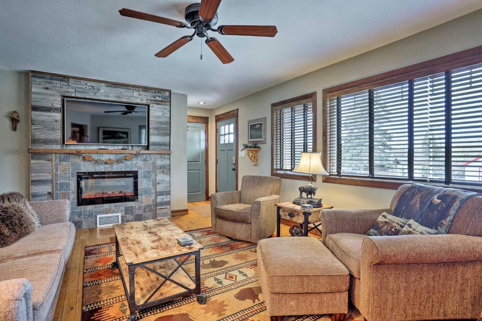 Cozy Custer Cottage W Deck: Walk To Shops Food Екстер'єр фото