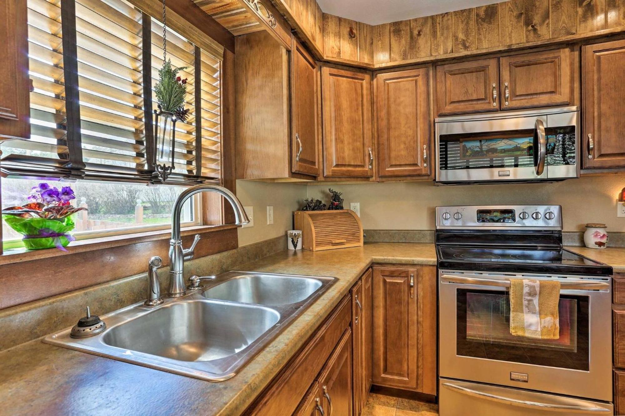 Cozy Custer Cottage W Deck: Walk To Shops Food Екстер'єр фото
