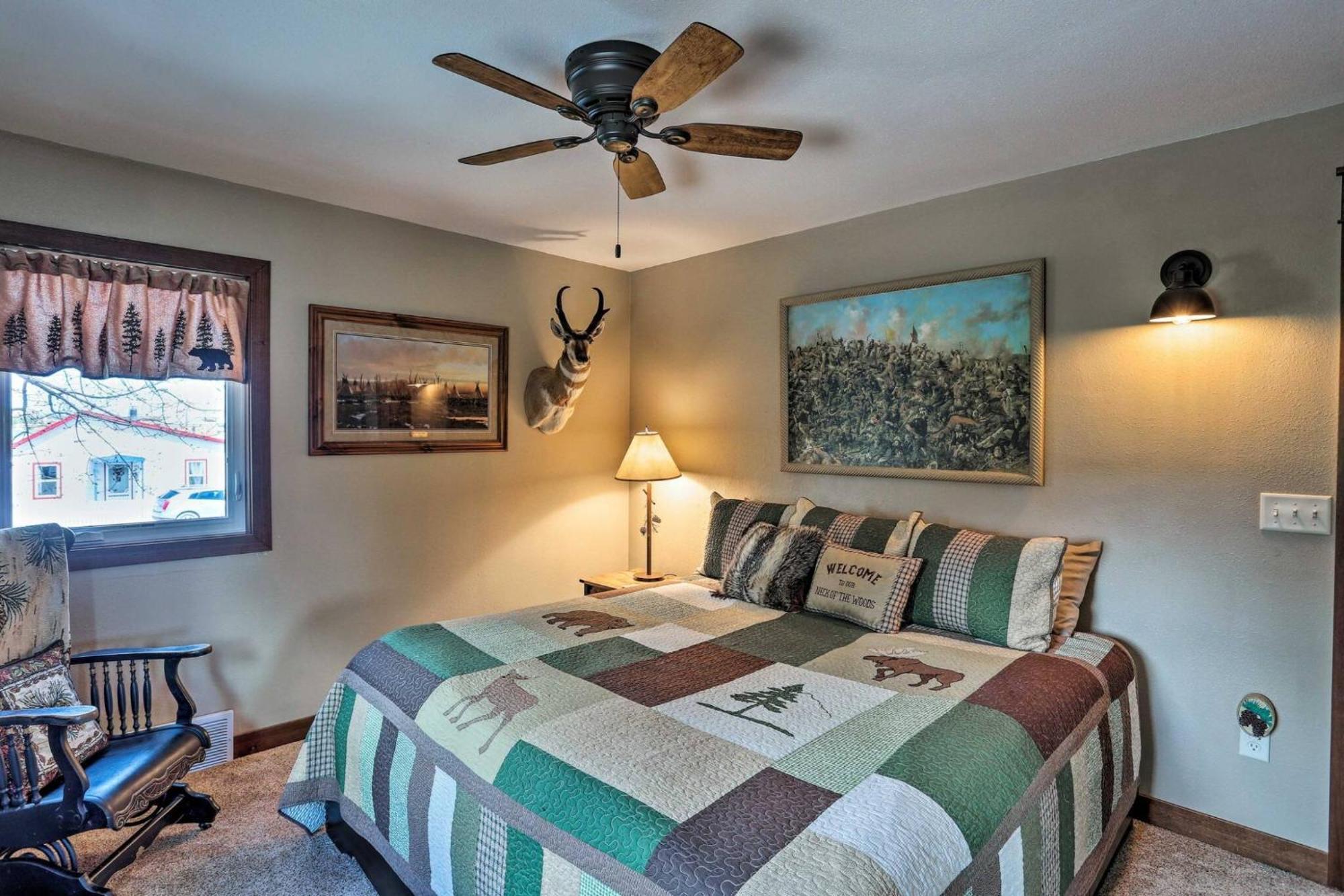 Cozy Custer Cottage W Deck: Walk To Shops Food Екстер'єр фото