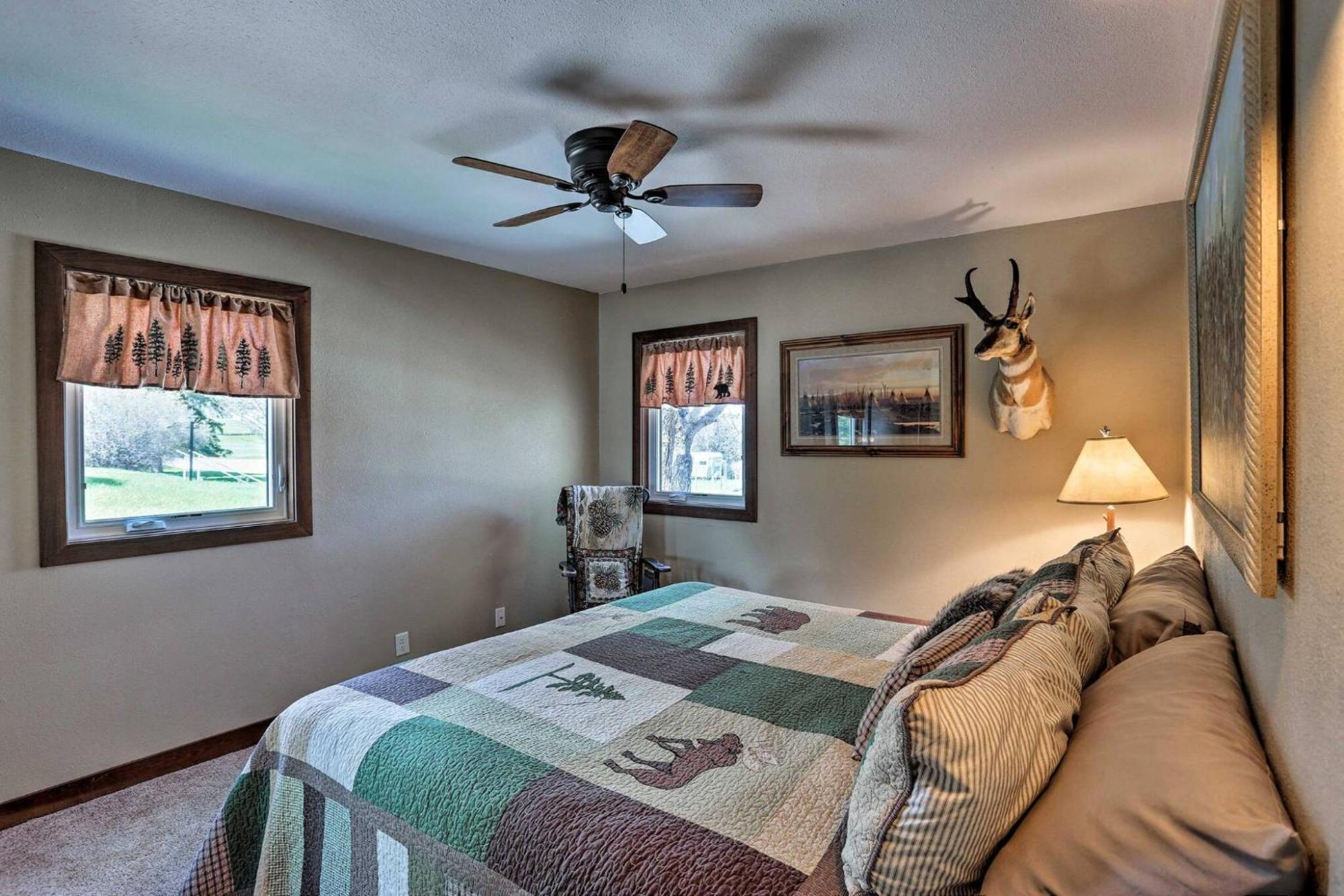 Cozy Custer Cottage W Deck: Walk To Shops Food Екстер'єр фото