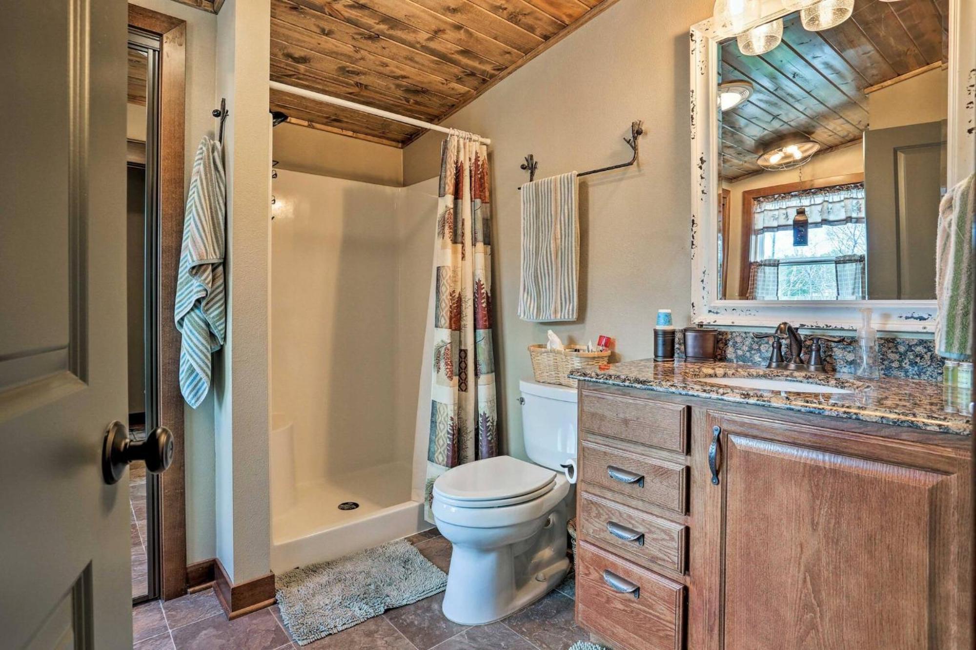 Cozy Custer Cottage W Deck: Walk To Shops Food Екстер'єр фото